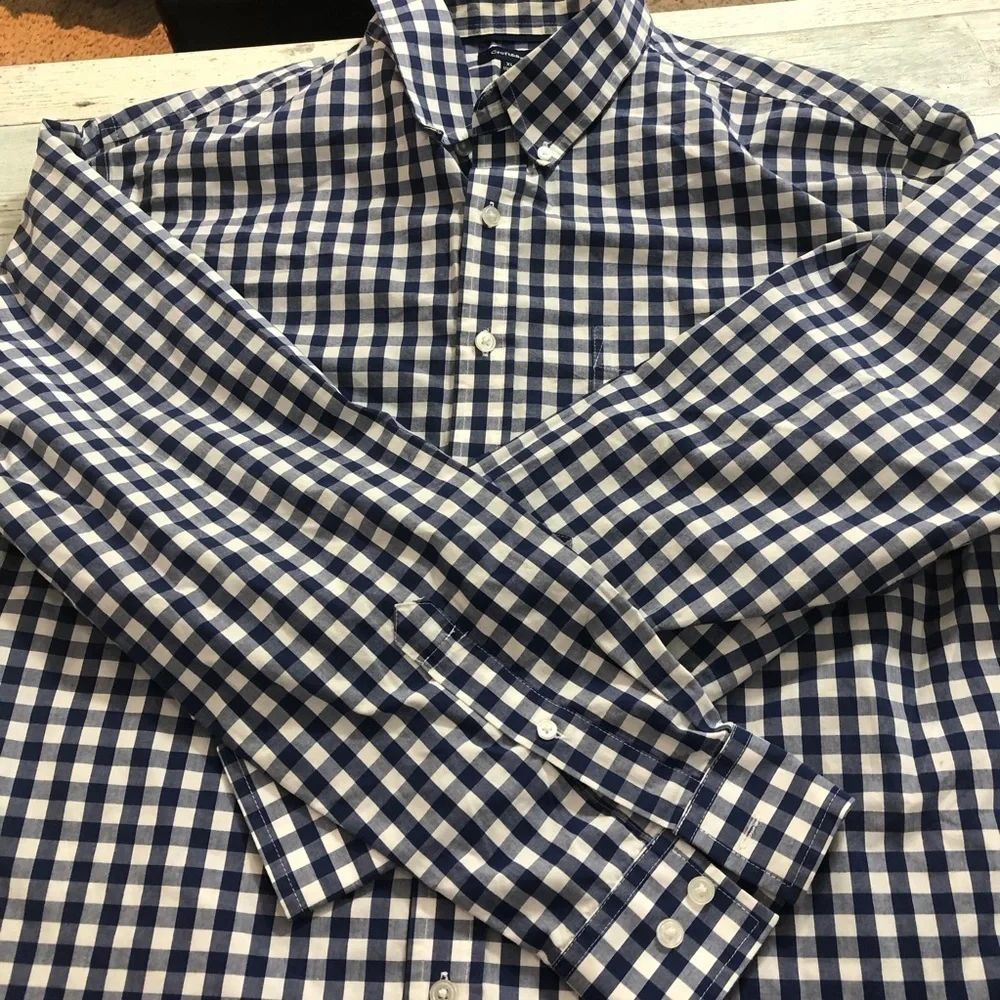 Croft & Barrow Blue and White Casual Button Down Long Sleeve Shirt